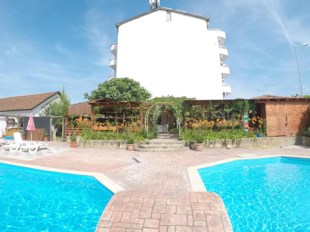 Alba Family Club Hotel Primorsko Eksteriør bilde