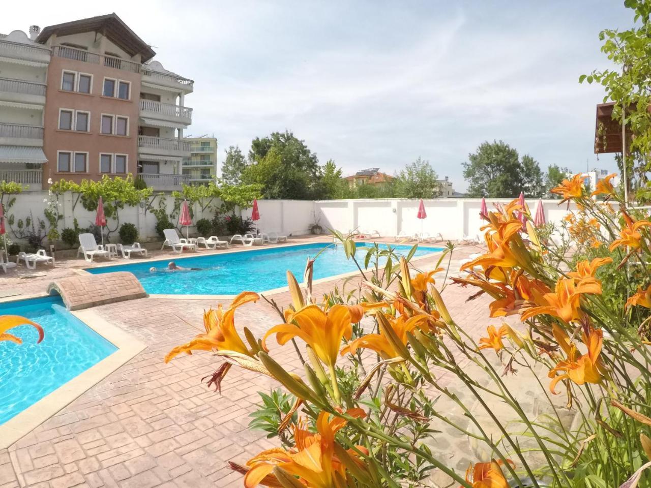 Alba Family Club Hotel Primorsko Eksteriør bilde